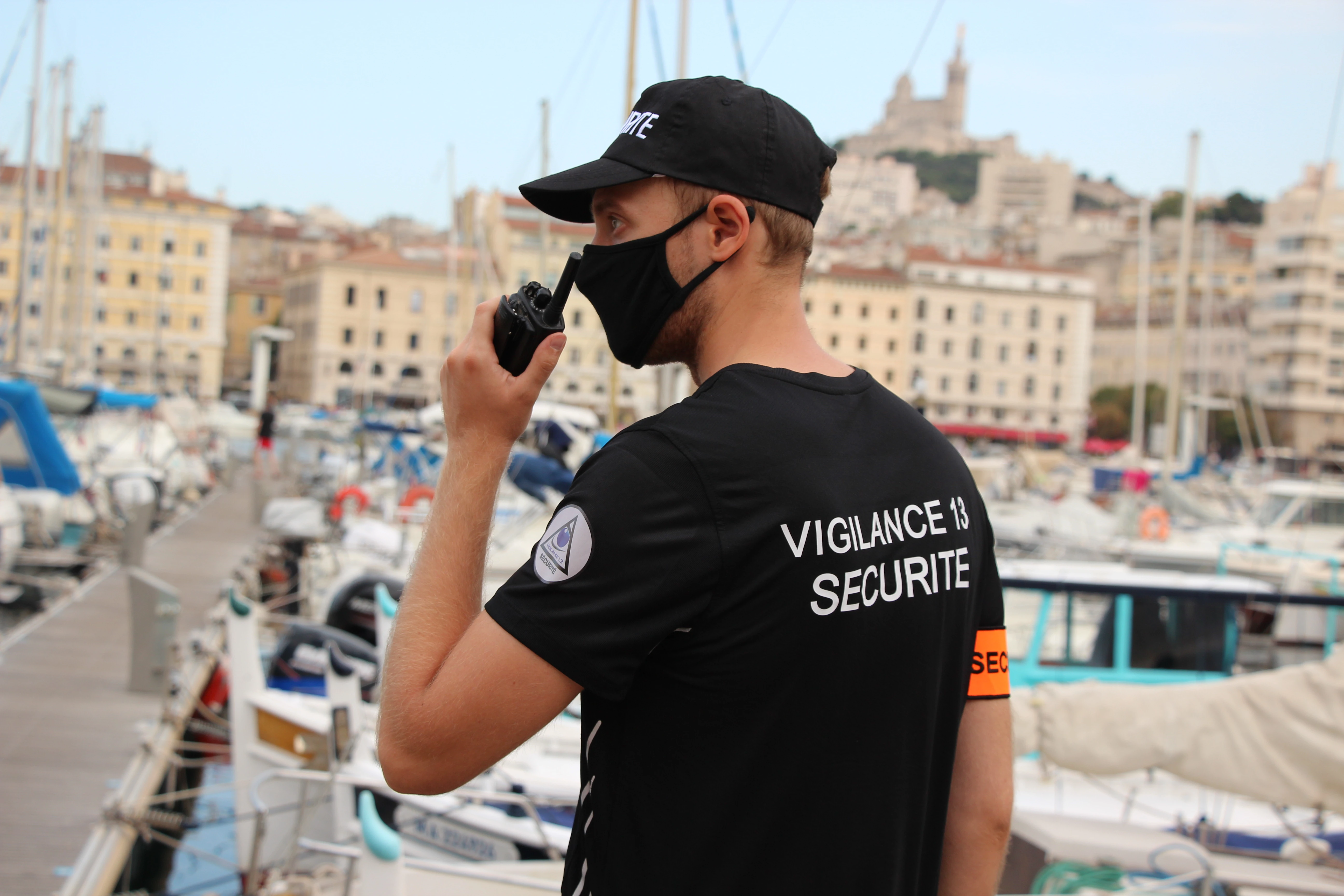 Agent de sécurité professionnel Vigilance 13 sur le port de Marseille